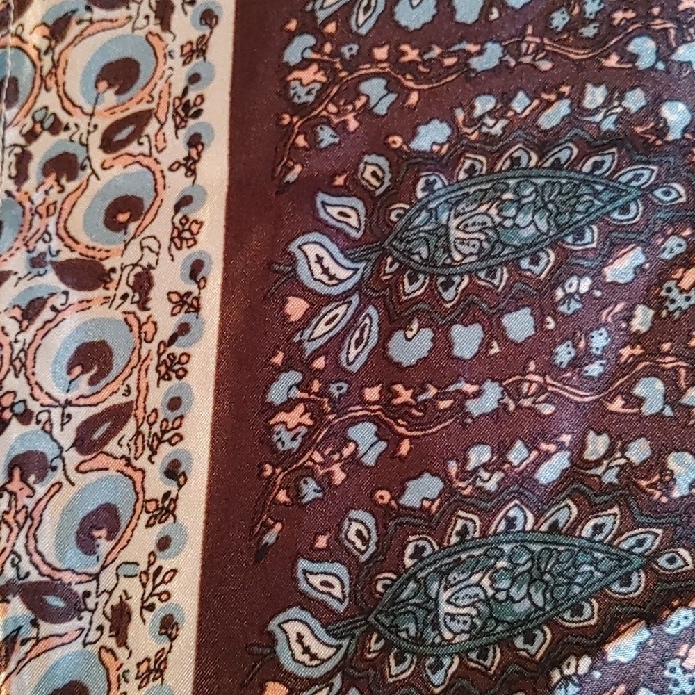 Nwt Beautiful Paisley & Geometric Print Scarf